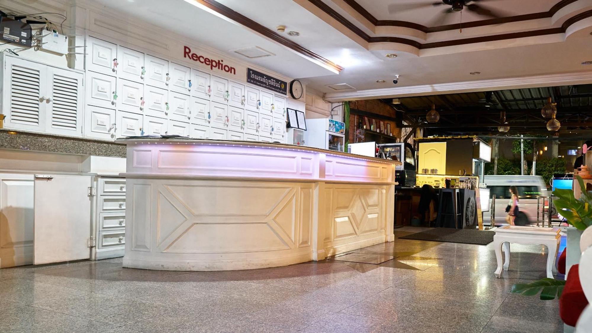 Lime Hotel Patong Exterior photo